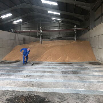 Drying in balk crop store